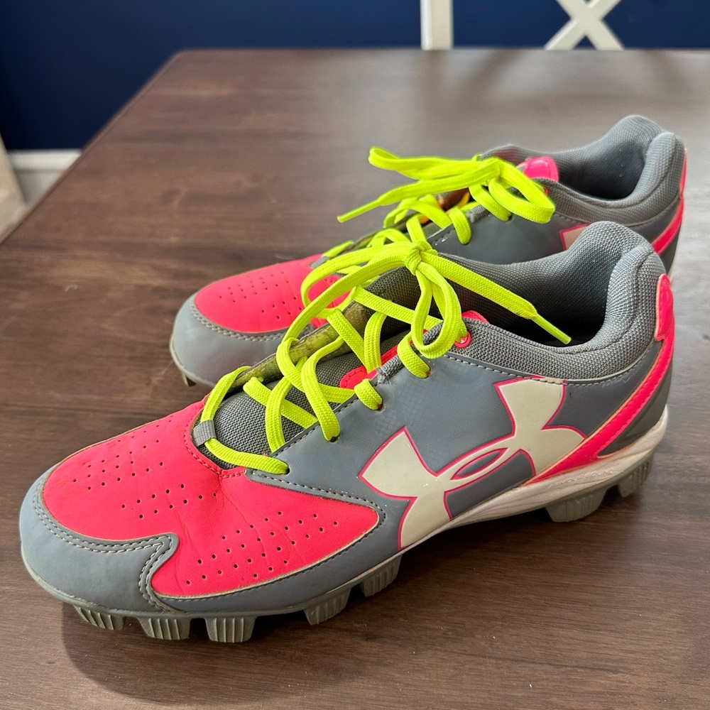 Under Armor Women’s Cleats Sz 9